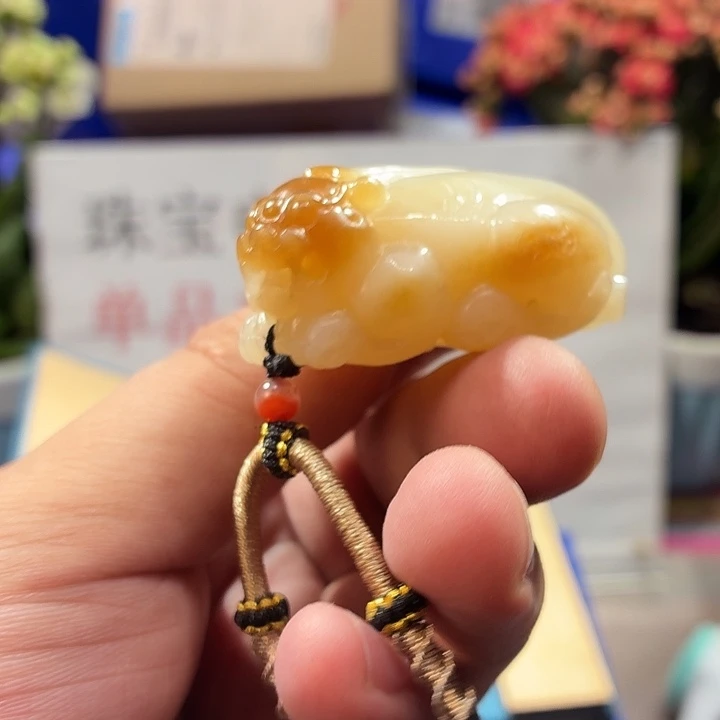颈饰未镶嵌和田玉（糖玉）