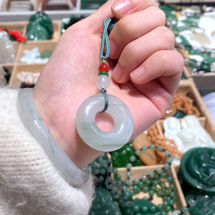 石英质玉未镶嵌颈饰