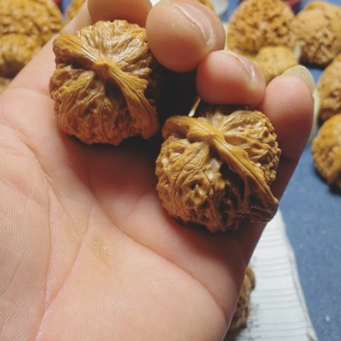 文玩核桃把件宫灯