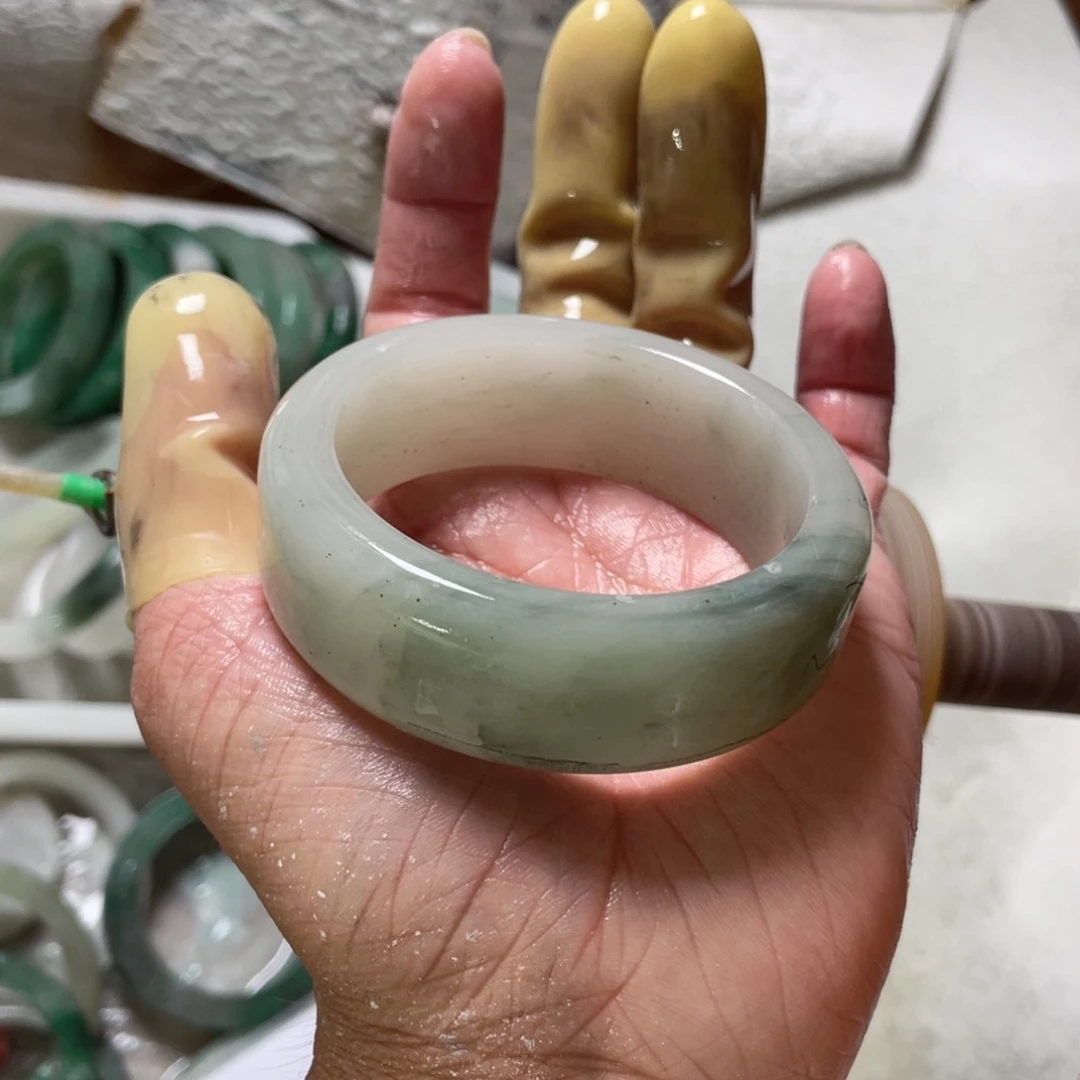 石英质玉手镯未镶嵌河***?定制