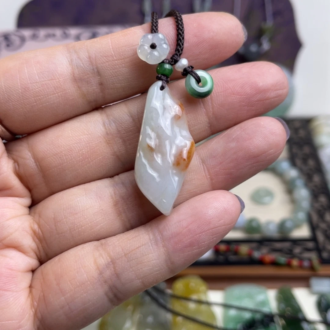 翡翠未镶嵌颈饰设计款特色挂件