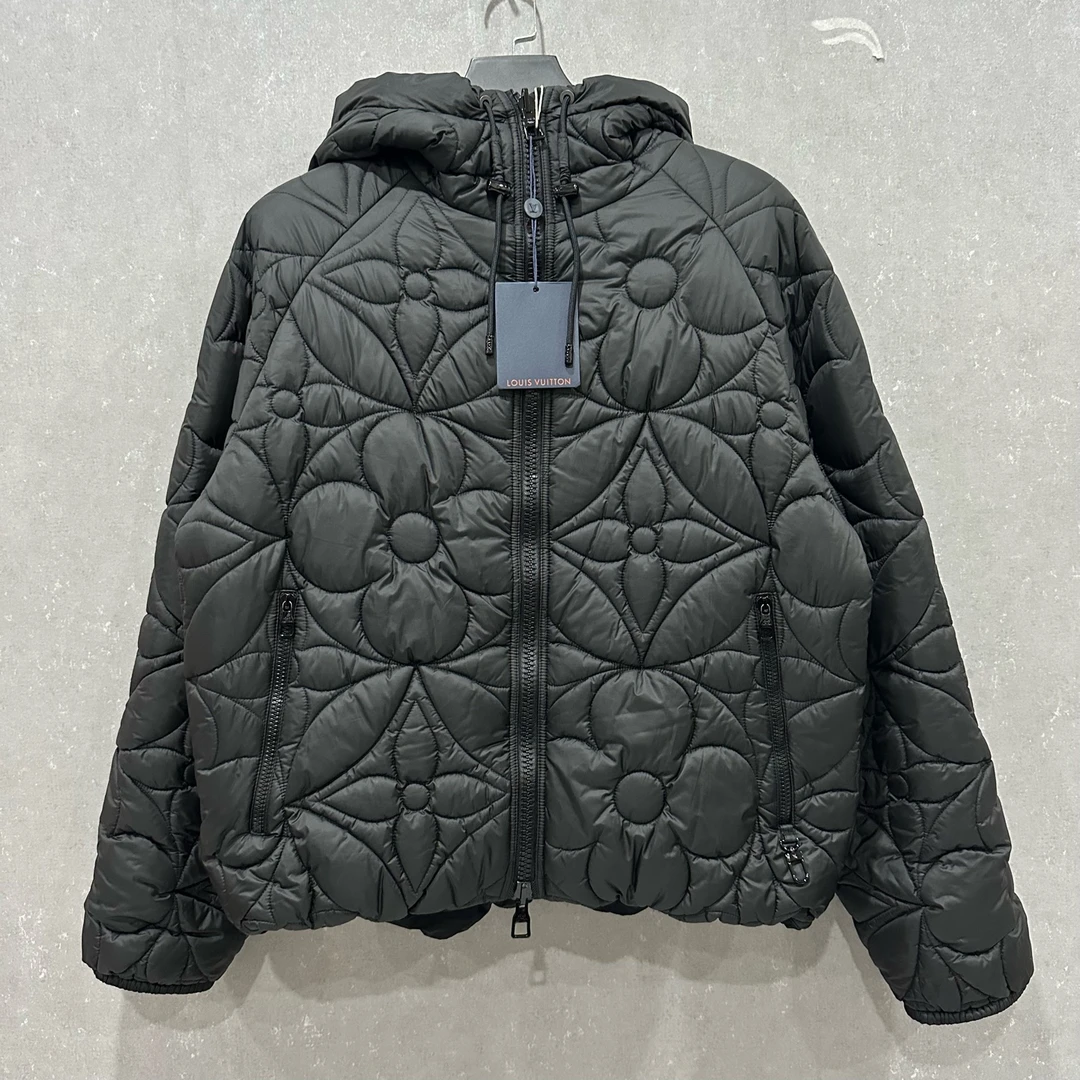 未使用 LouisVuitton/路易威登 满印双面连帽羽绒服50码/005960