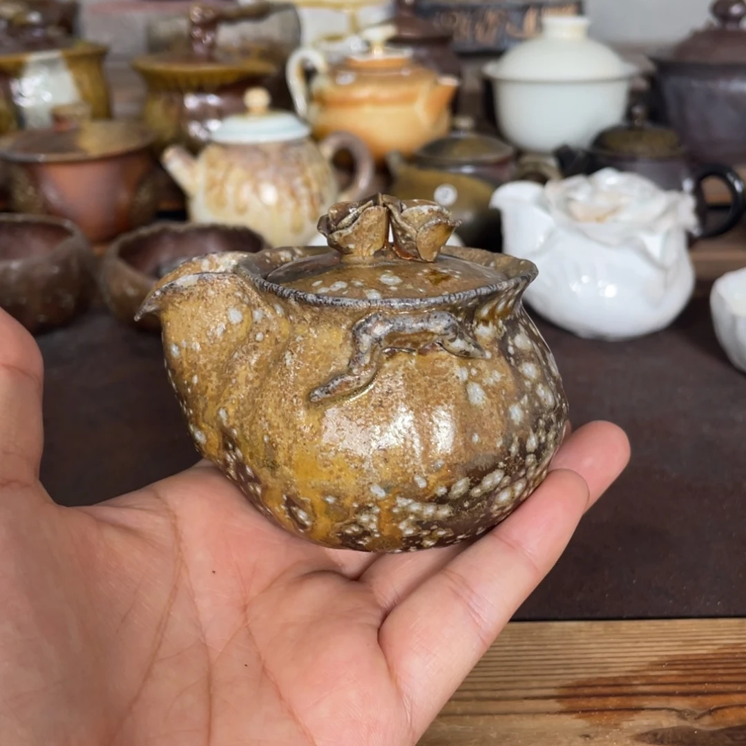 宝瓶手捏。柴烧。    金珍珠