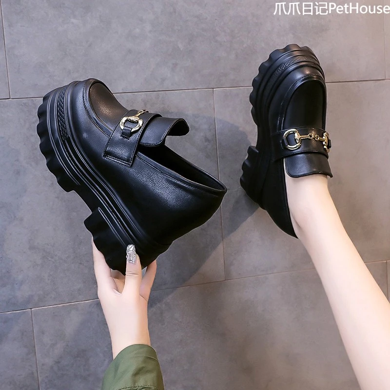 时尚流行内增高单鞋女春季新款英伦风厚底松糕小白色软底不累皮鞋