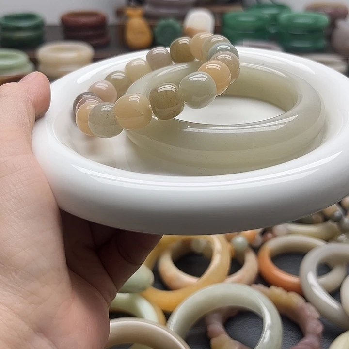 石英质玉未镶嵌手镯