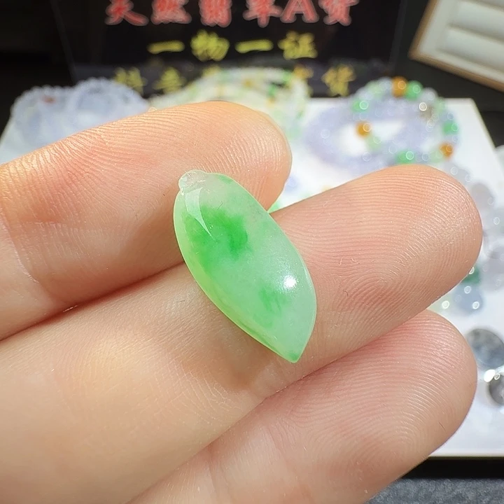 定制翡翠未镶嵌飘花裸石