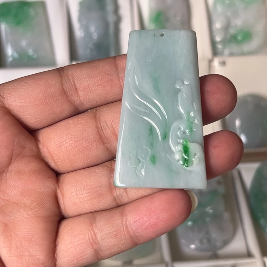 翡翠未镶嵌颈饰悟道