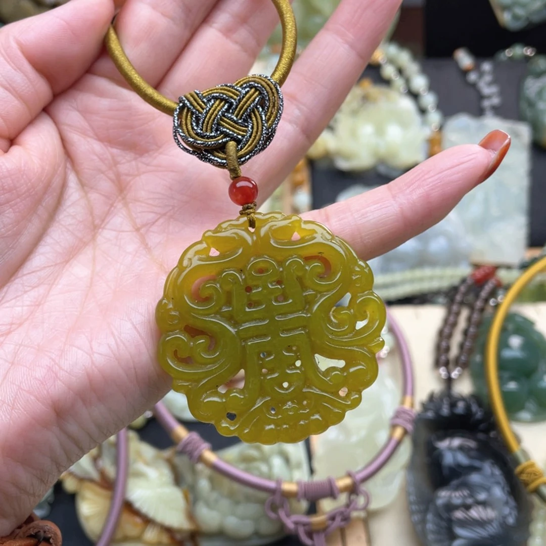 蛇纹石玉颈饰未镶嵌