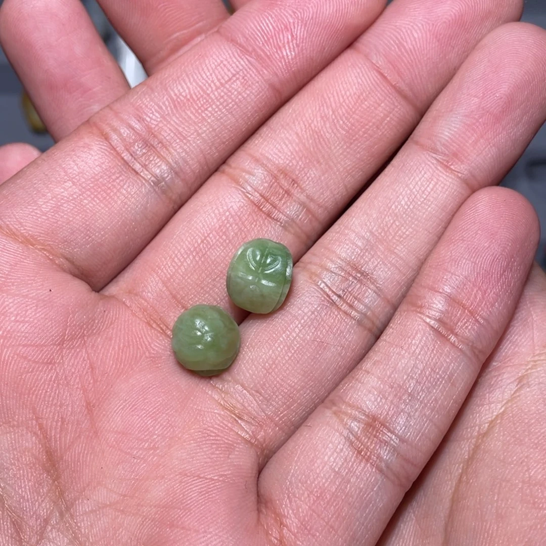 和田玉未镶嵌车挂