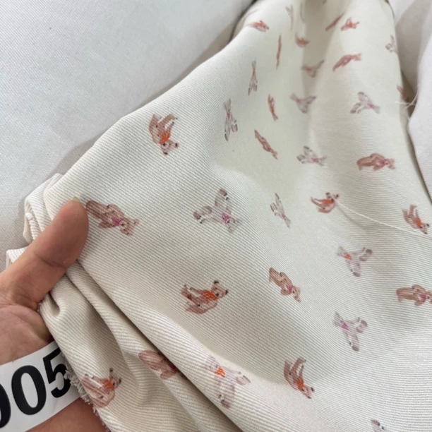 05 纯棉水洗厚软小熊牛仔面料3米价 数码印花