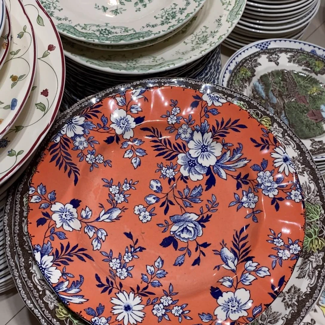 瓷微瑕四色花红色