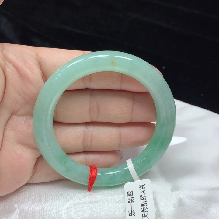 翡翠手镯（圆镯）未镶嵌56