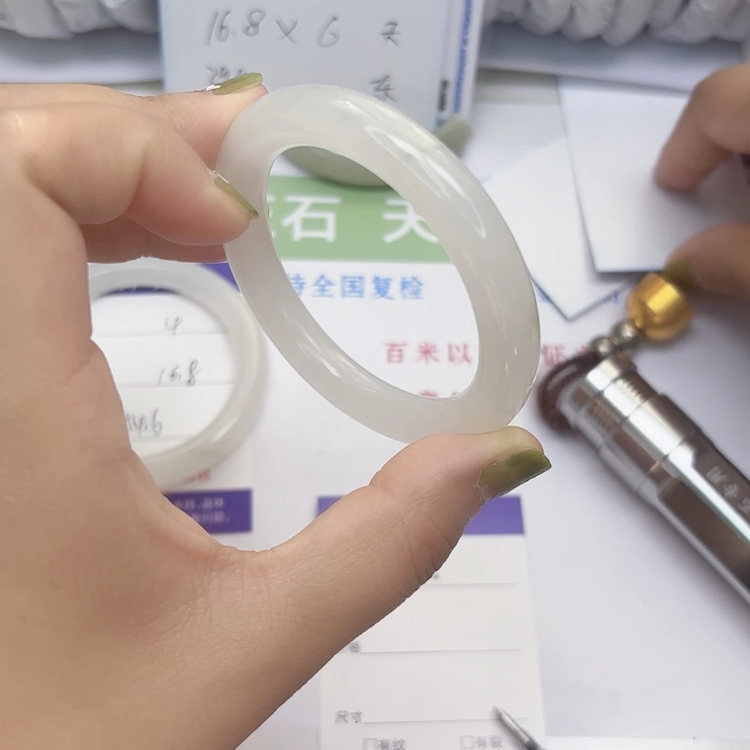 石英质玉未镶嵌手镯5/5251
