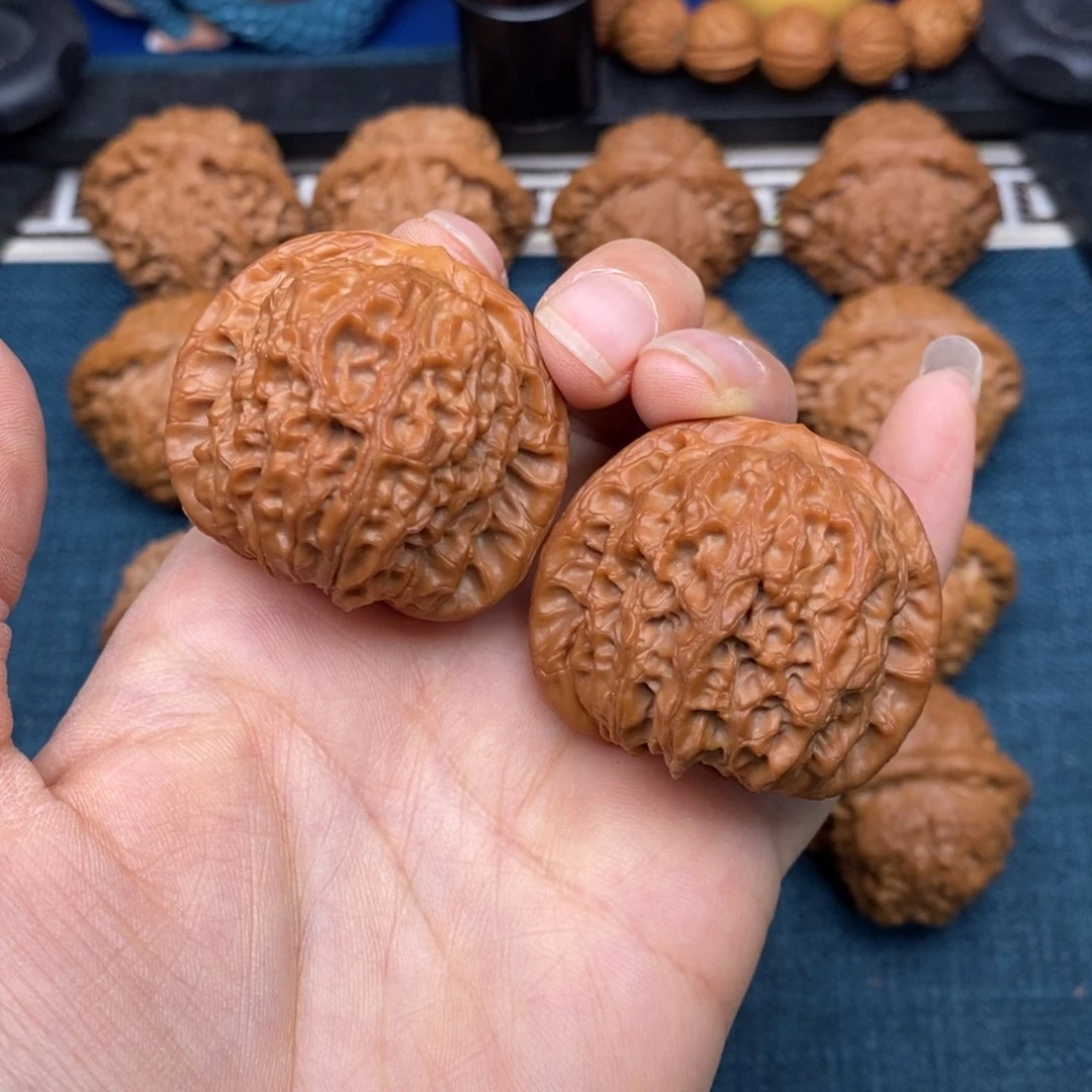 文玩核桃把件40精品血麒麟
