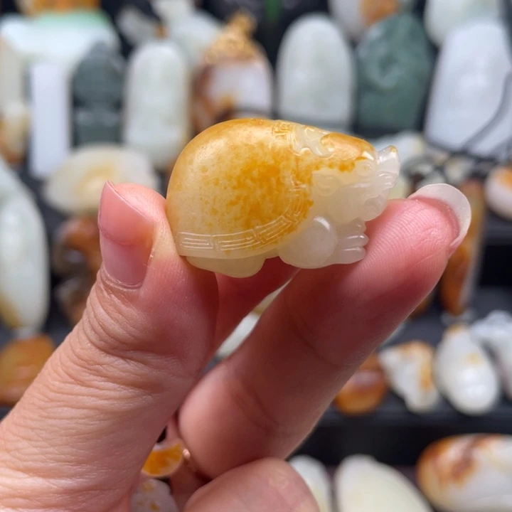 夏***伟和田玉未镶嵌颈饰