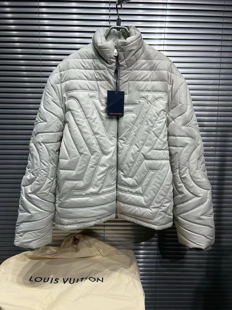 未使用 LouisVuitton/路易威登 25ss浮雕线条 白色羽绒服48码