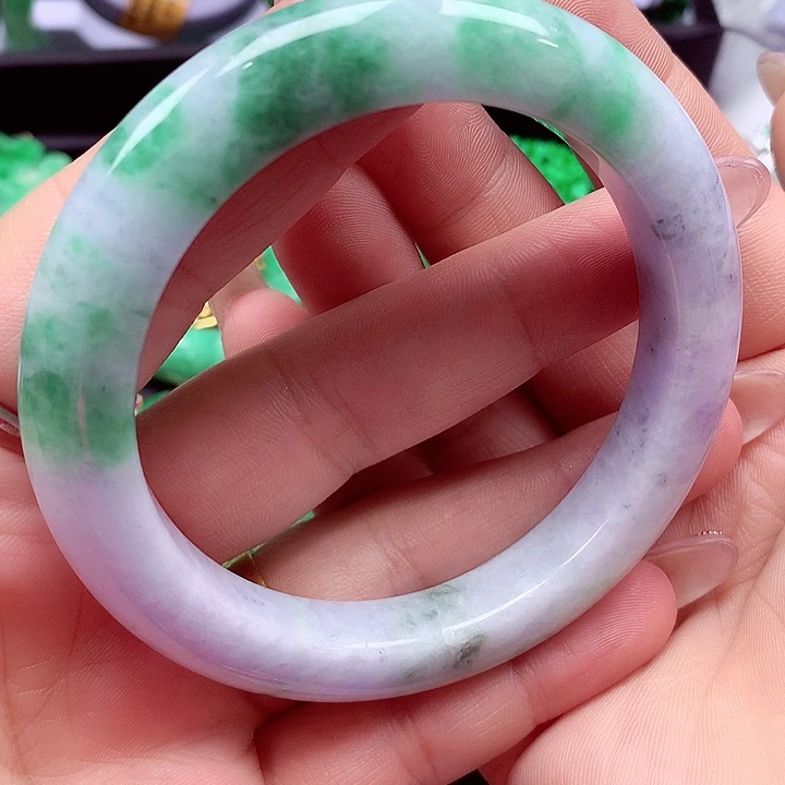 翡翠手镯未镶嵌翡翠手镯