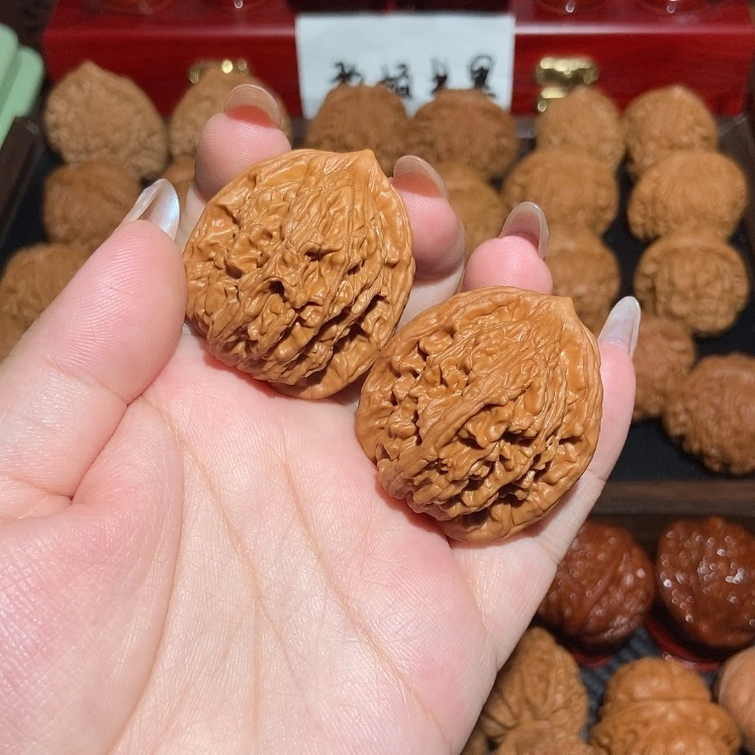 文玩核桃吊坠虎头36