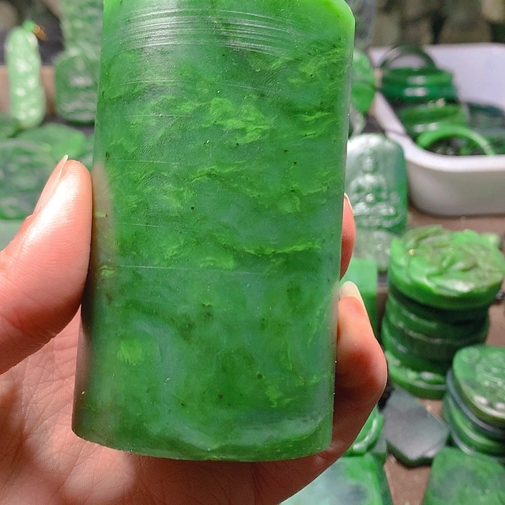 和田玉（碧玉）未镶嵌珠宝奇石