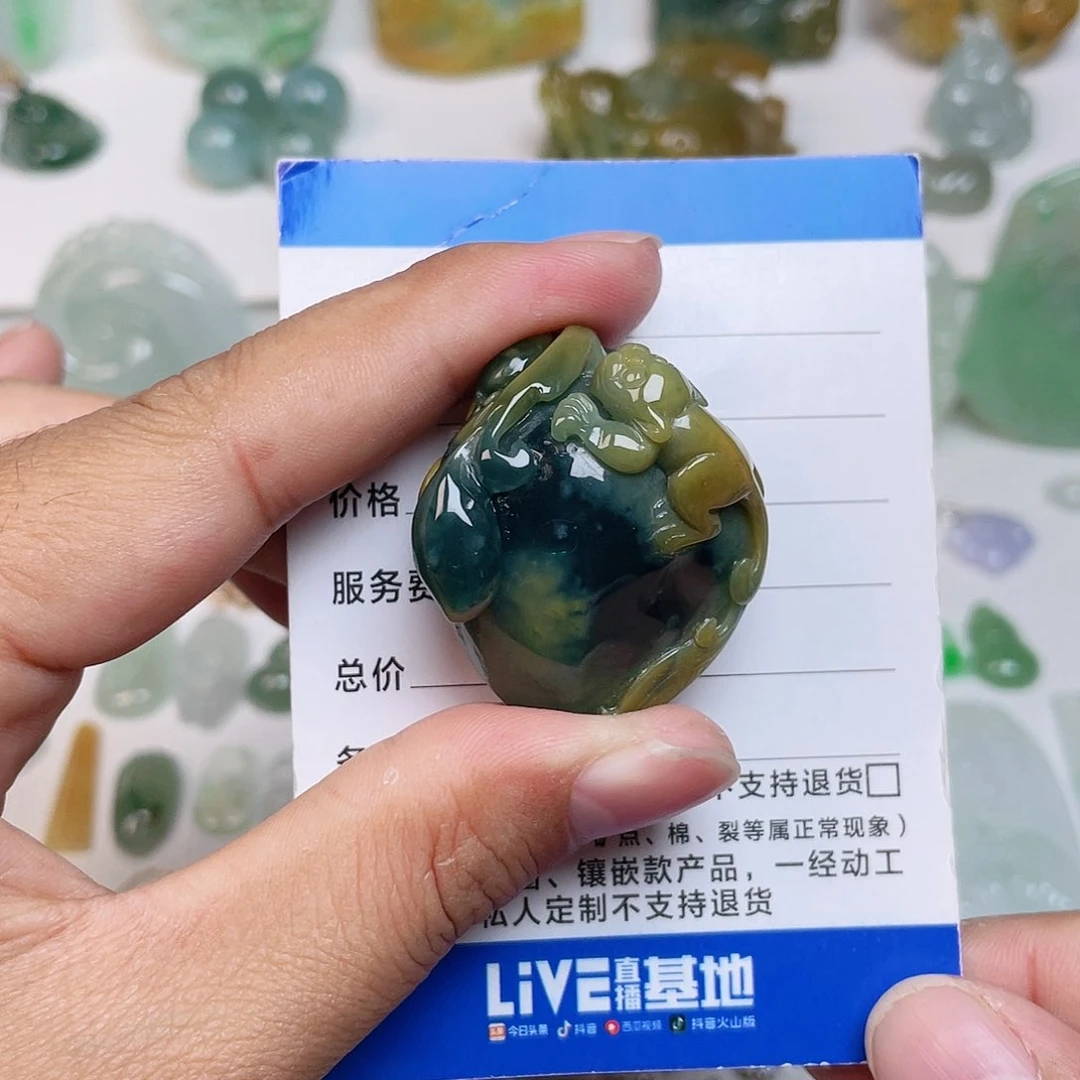 颈饰未镶嵌翡翠灵猴献寿