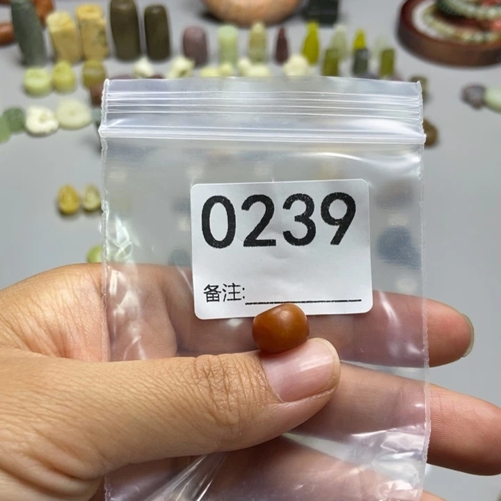 张***说未镶嵌蛇纹石玉颈饰