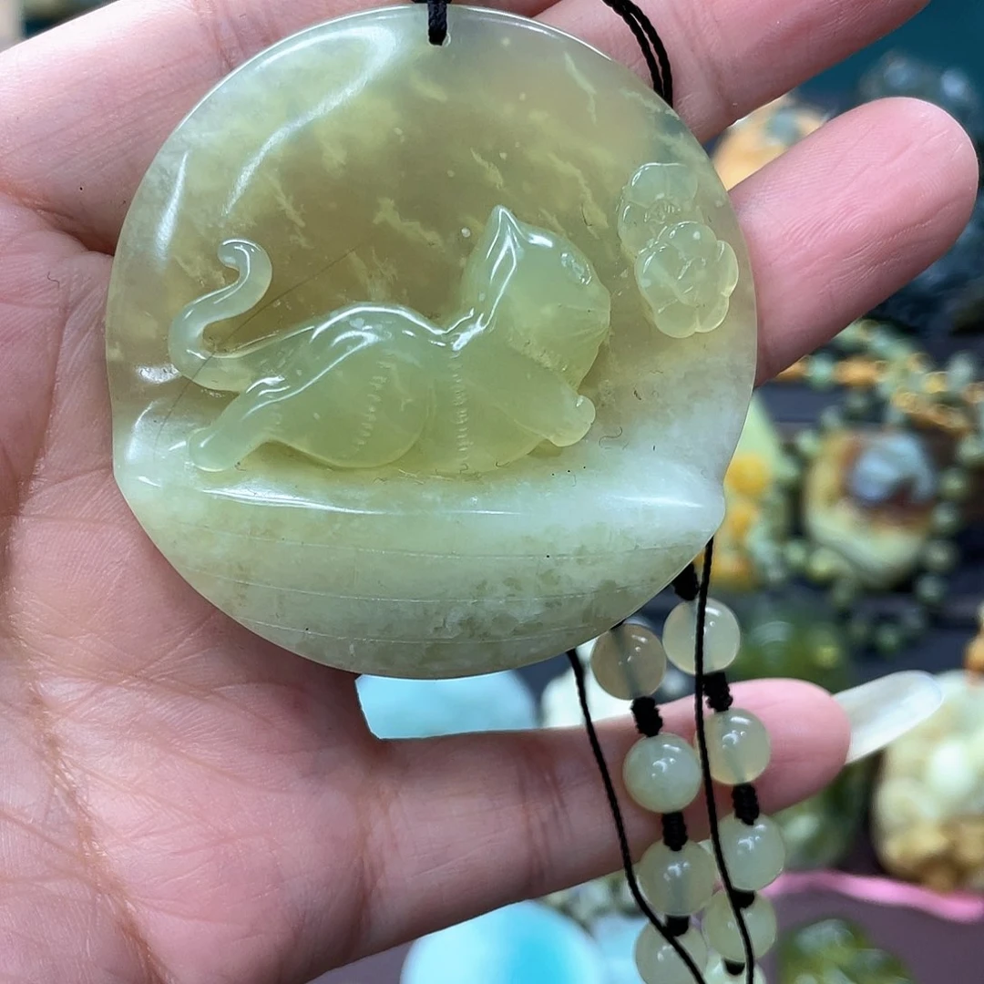 蛇纹石玉颈饰未镶嵌