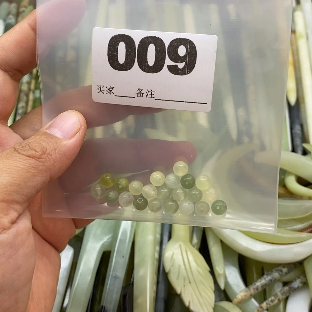 抹***粉蛇纹石玉合金颈饰