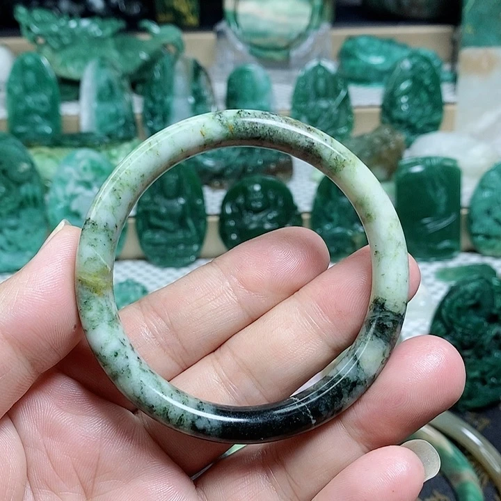 未镶嵌独山玉手镯