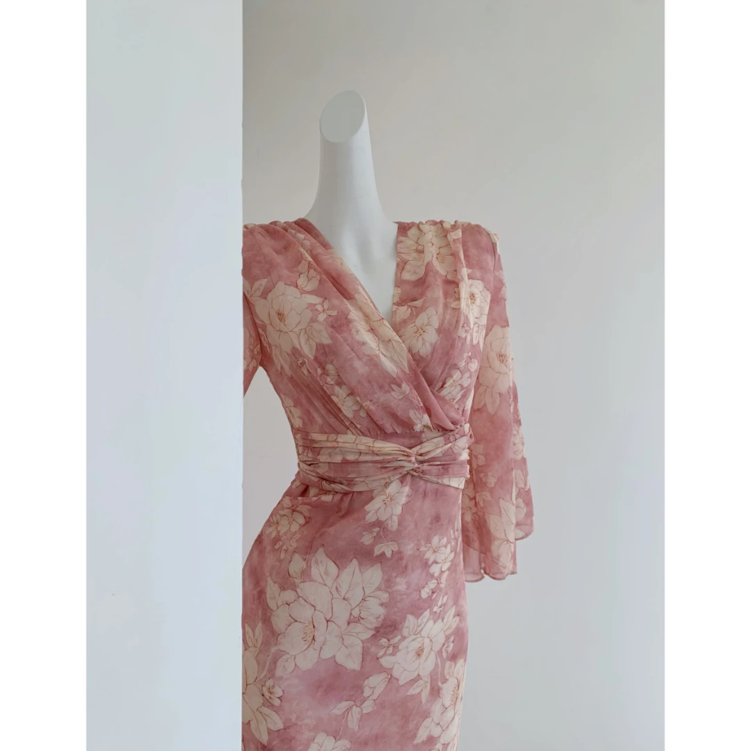 【藏春坞】2025法式高级夏季新款粉色印花度假连衣裙气质碎花裙子