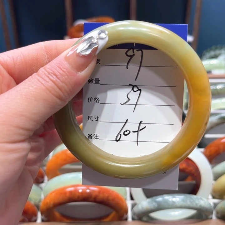 蛇纹石玉手镯未镶嵌龙*莹