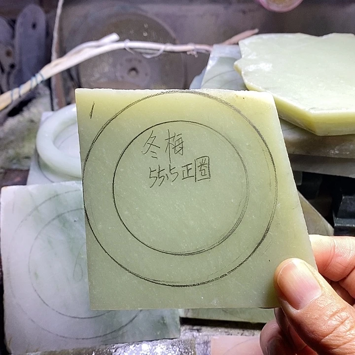 冬***梅和田玉未镶嵌手镯加工定制