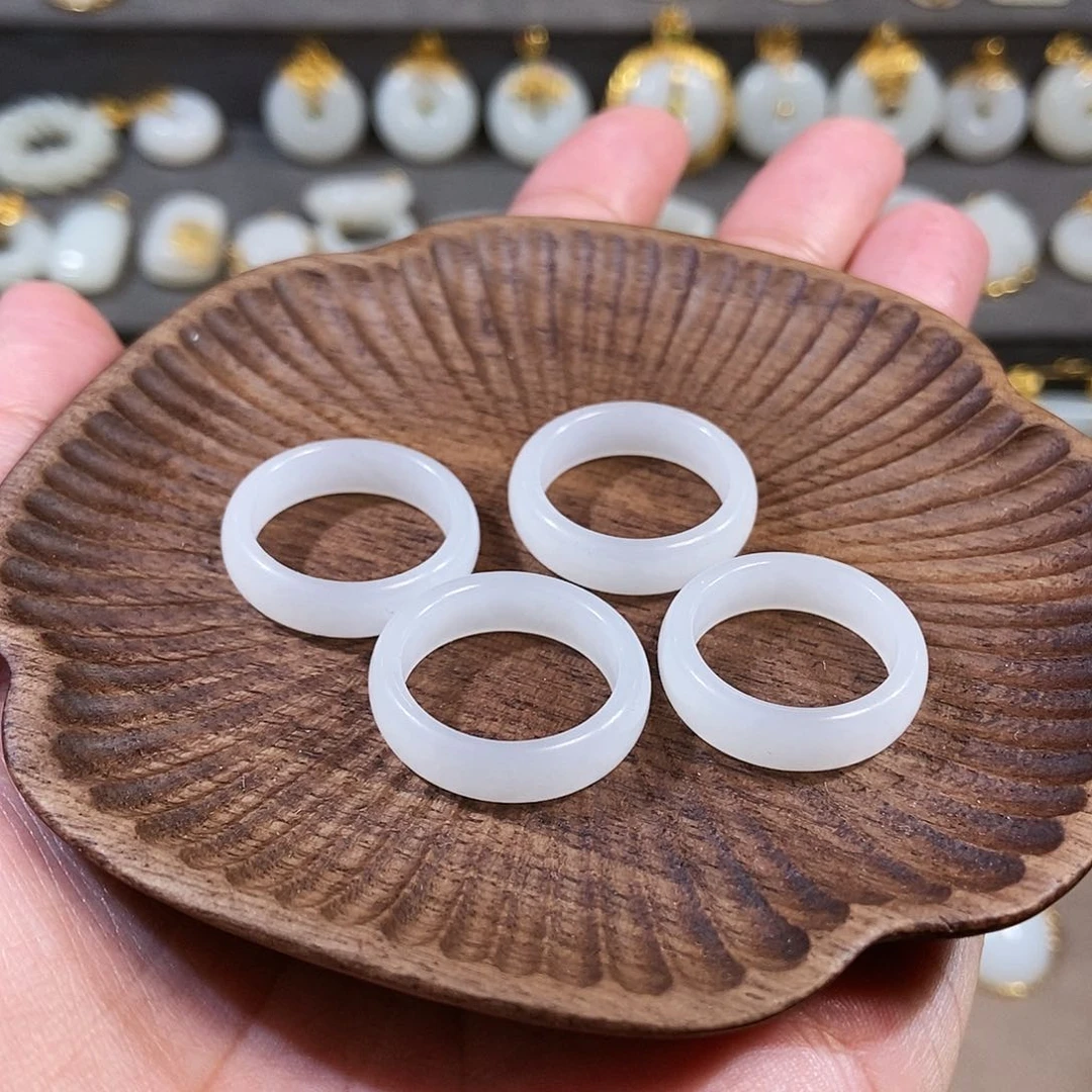 颈饰未镶嵌和田玉素圈戒指