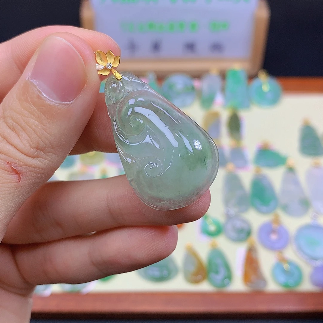 翡翠18K金镶嵌颈饰翡翠