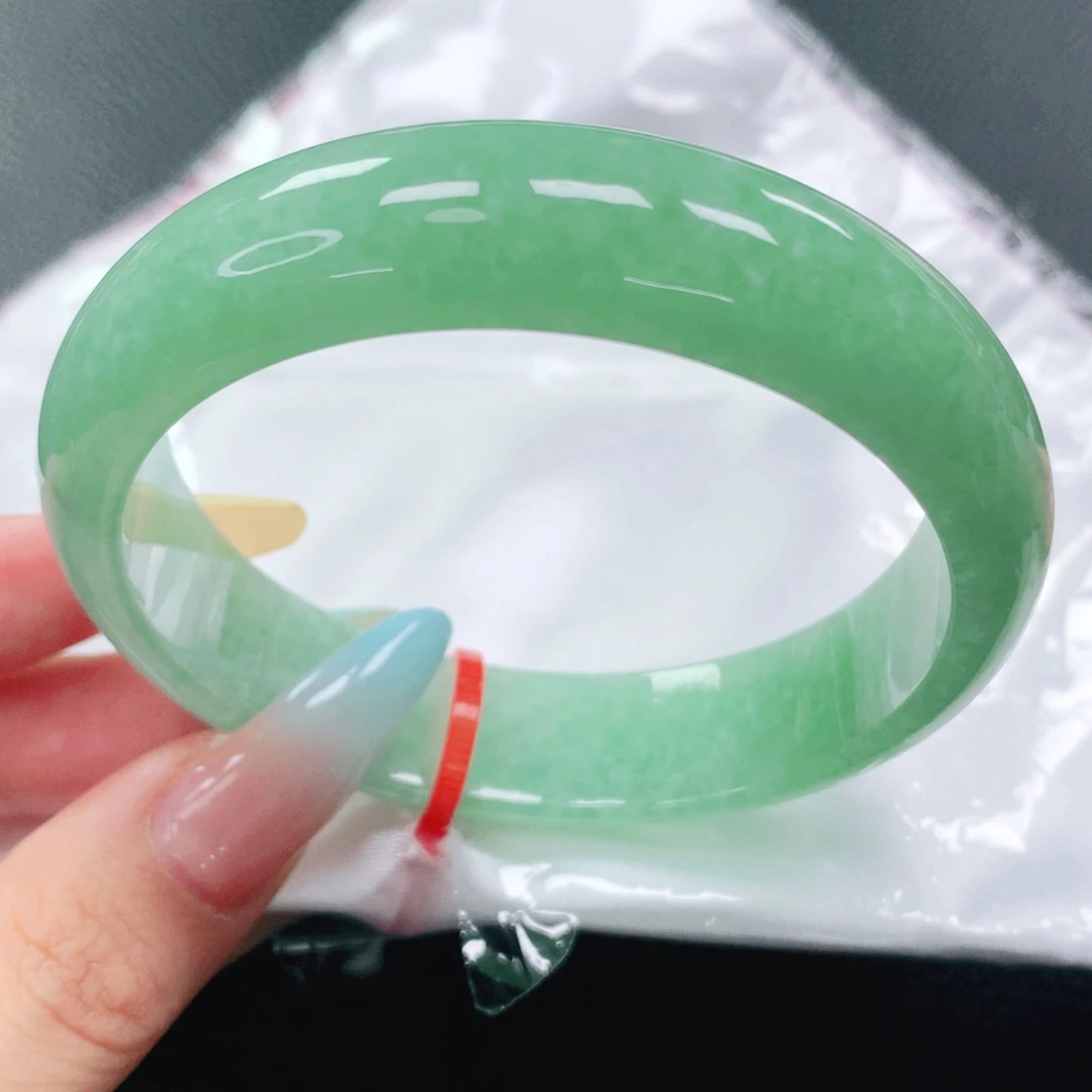 翡翠手镯未镶嵌58圈