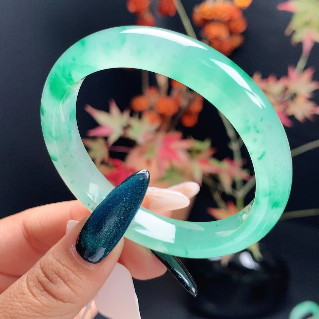 月***要石英质玉未镶嵌镯子