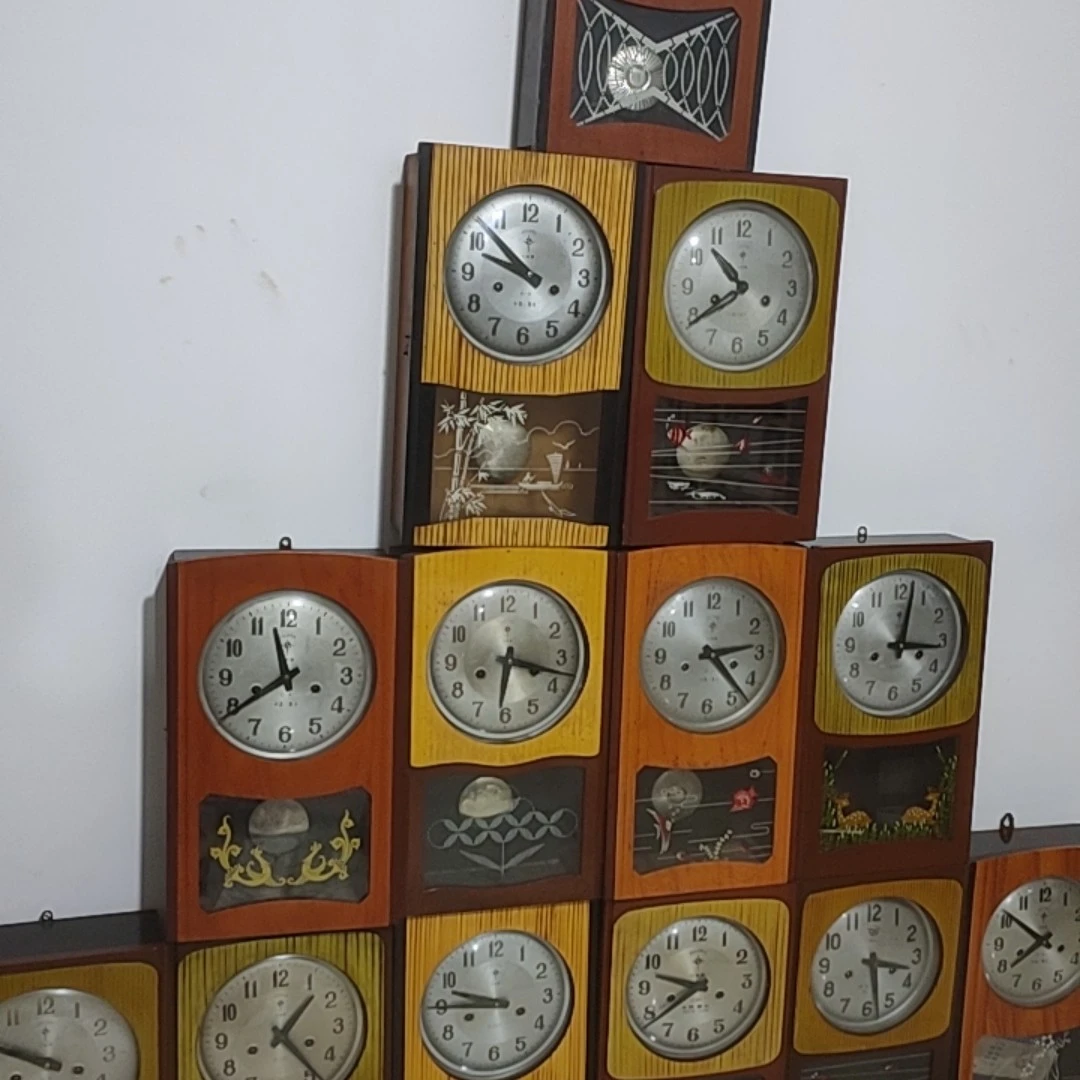 八十年代怀旧老式上发条家用机械挂钟饭店装修复古影视道具摆件