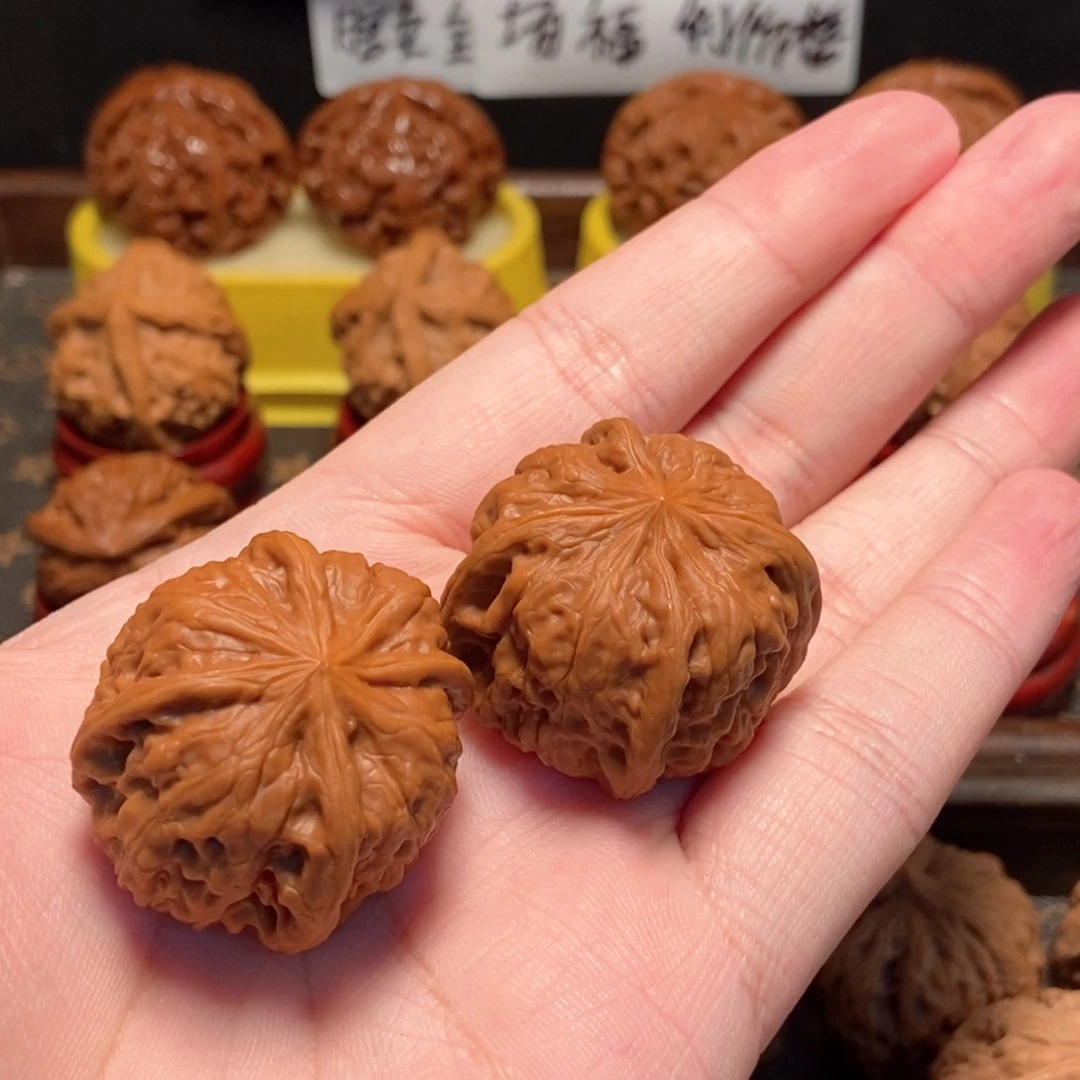 吊坠文玩核桃一***?凹度