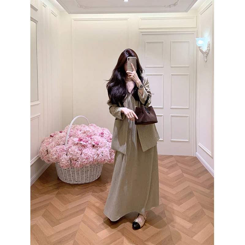 韩系通勤风修身显瘦网红穿搭外套上衣气质时尚收腰吊带连衣裙套装