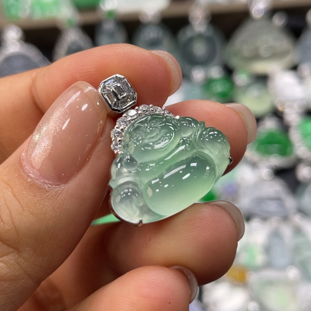 翡翠18K金镶嵌颈饰