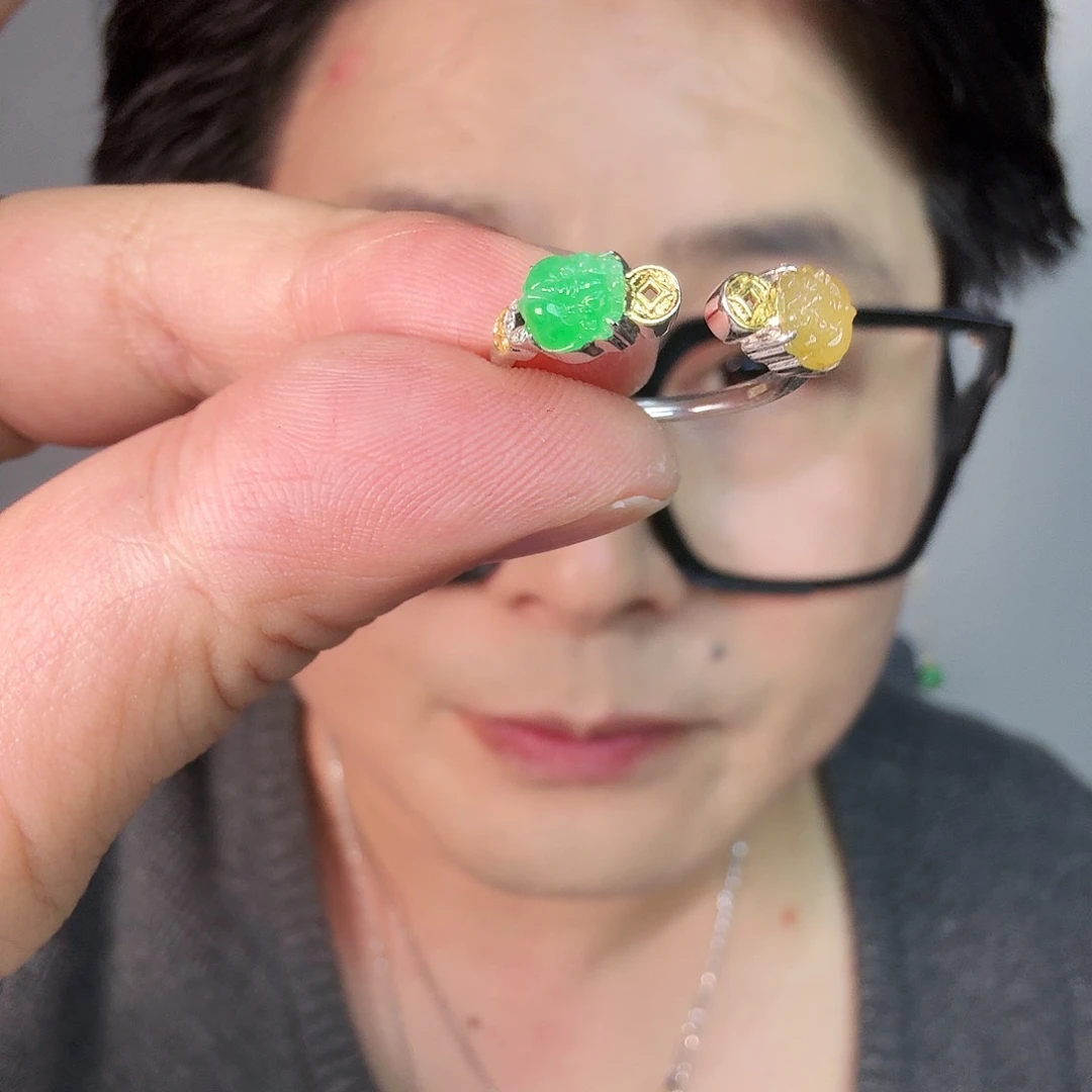 财***～翡翠18K金镶嵌颈饰一件