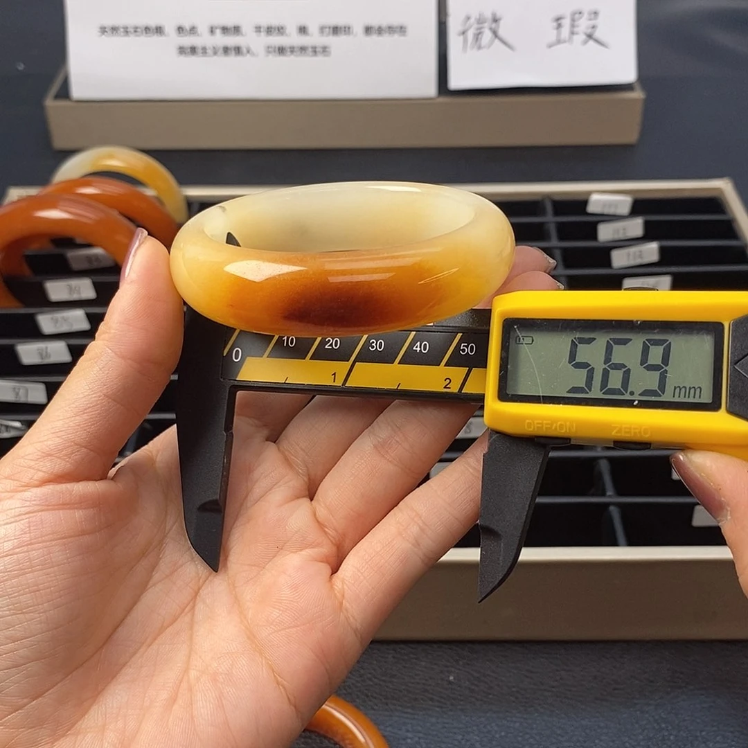 未镶嵌石英质玉（黄龙玉）手镯85号茄子山金沙老油红如血黄龙