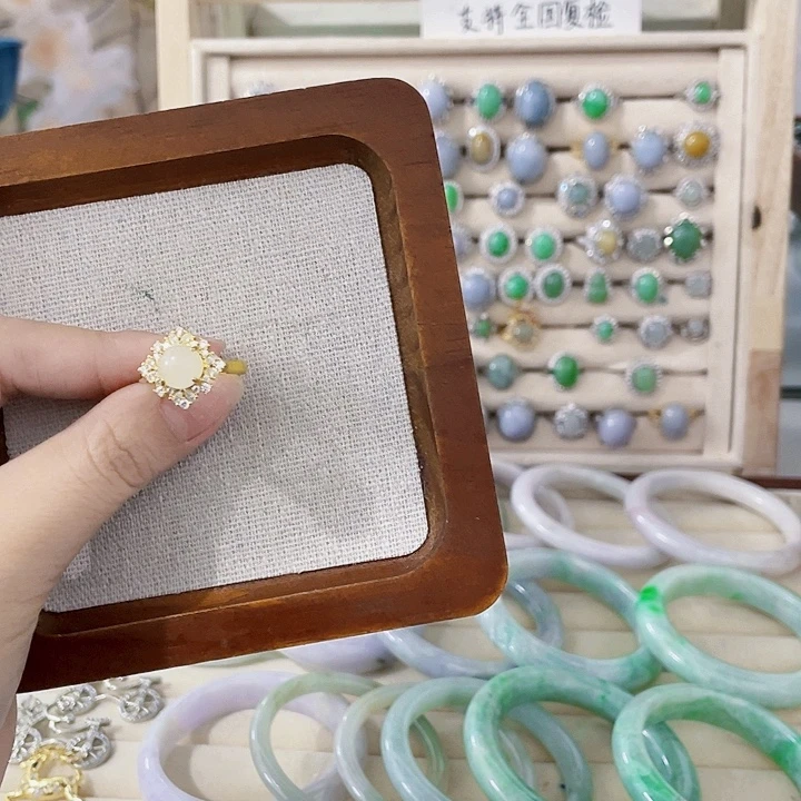 翡翠未镶嵌颈饰天然翡翠Ａ货