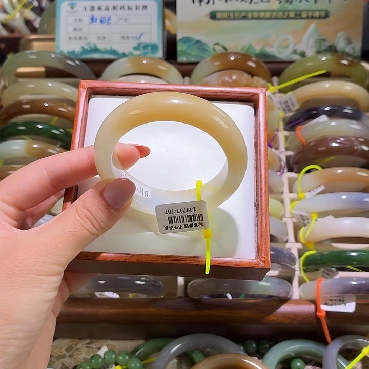 和田玉未镶嵌手镯52