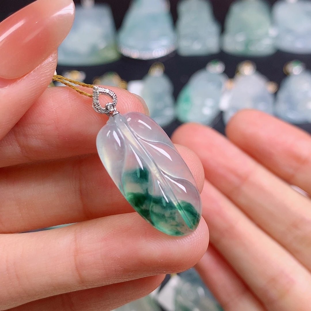 颈饰18K金镶嵌翡翠