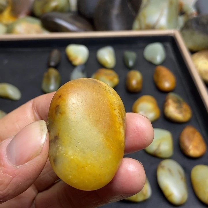 威***和田玉（糖玉）未镶嵌珠宝奇石