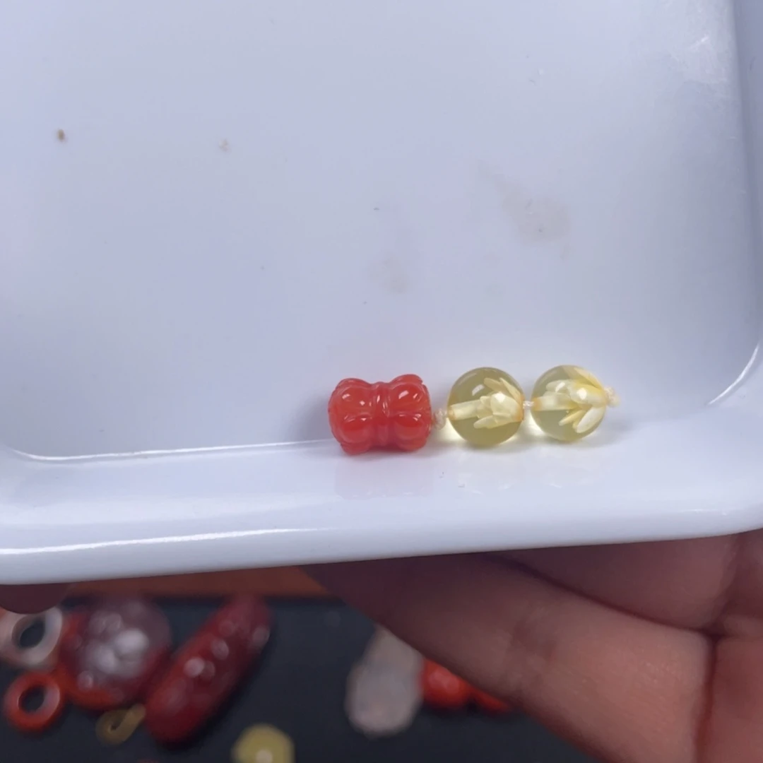 南红玛瑙未镶嵌并蒂莲莲花珠小*