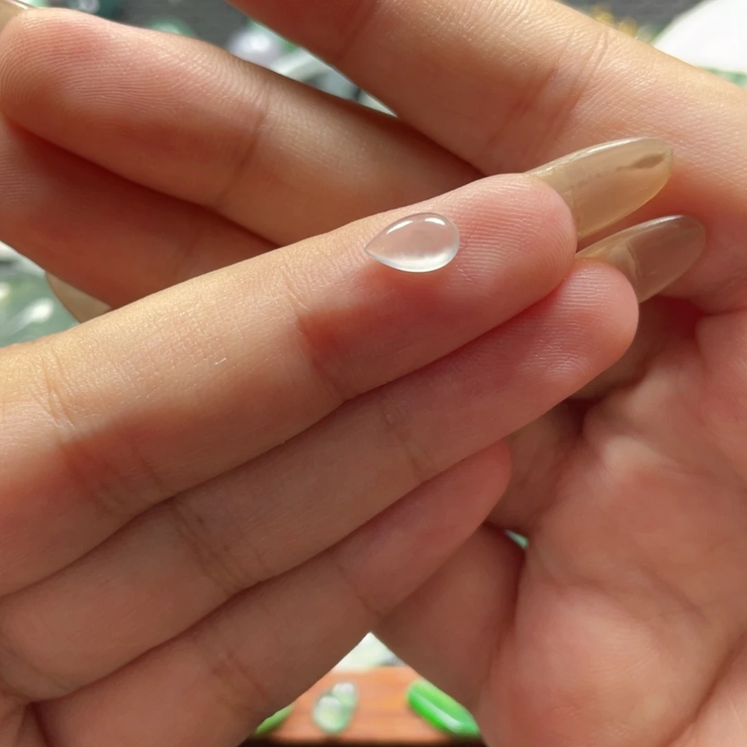 翡翠未镶嵌颈饰   翡翠