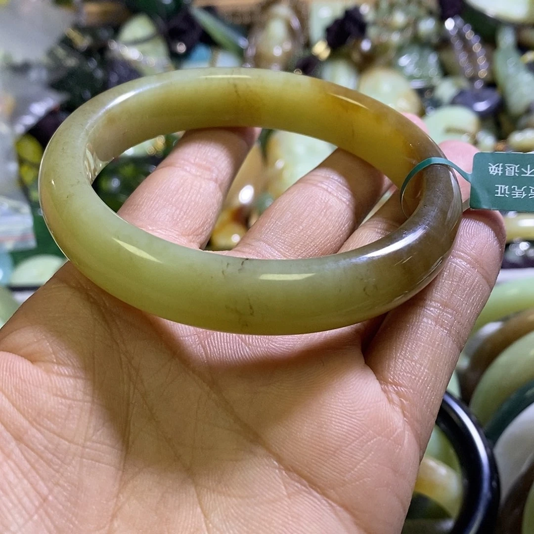 和田玉未镶嵌手镯62口径