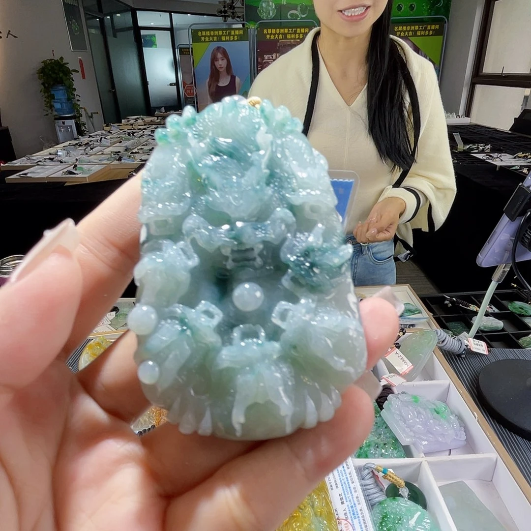 颈饰未镶嵌翡翠一个