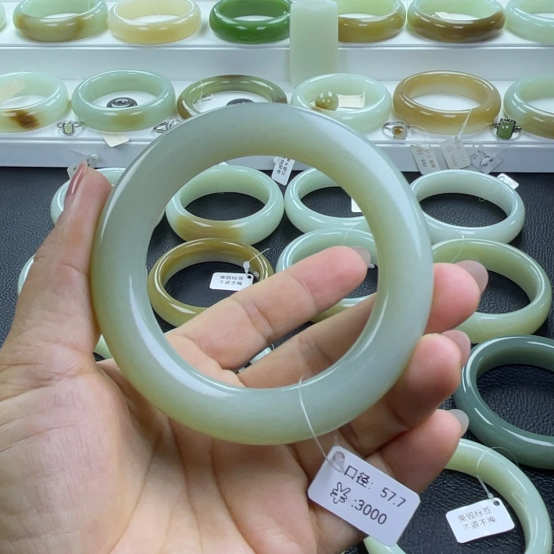 和田玉手镯未镶嵌